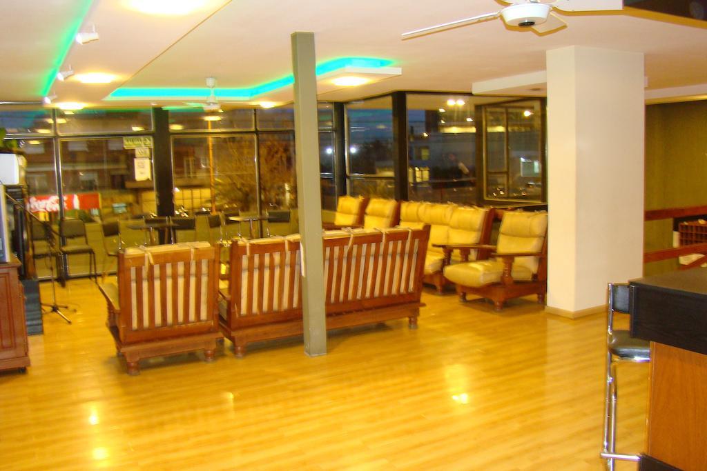 Hotel Temu Вила Карлос Пас Екстериор снимка
